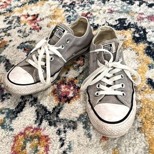 Women’s 7, Men’s 5 grey Converse